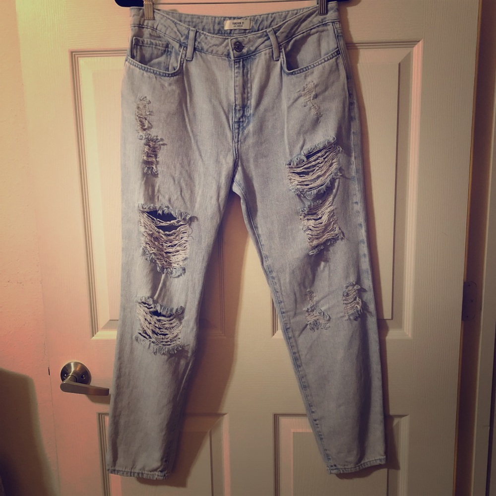 Forever 21 Boyfriend Jeans SIZE: 28